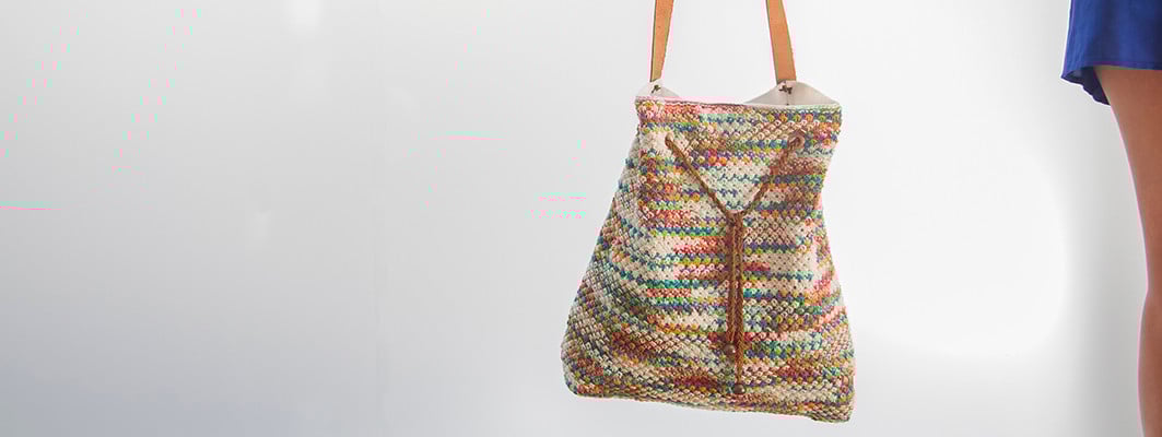 Bolso con asa de cuero