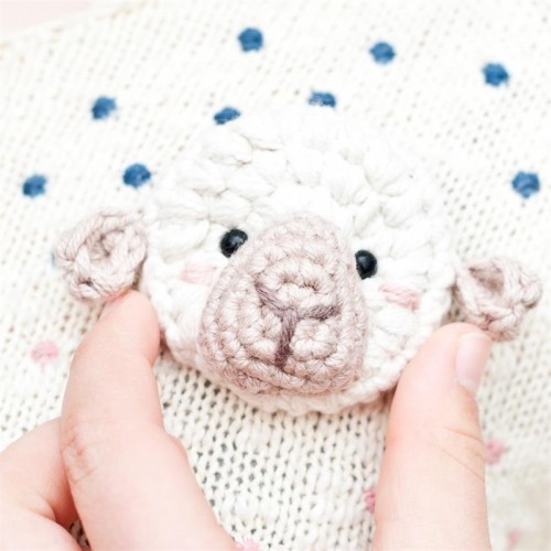 PATRÓN GRATUITO Y MATERIALES BROCHE OVEJITA (VP019)