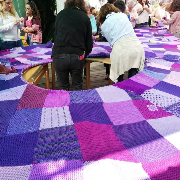 Tejiendo por la igualdad junto a Lohile