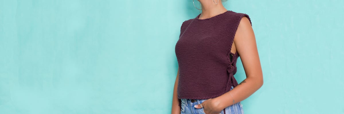 Top con aberturas laterales